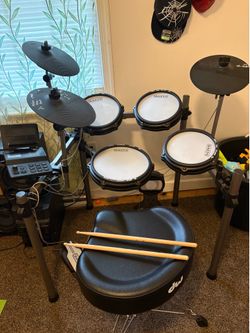 Simmons Titan 50 Electronic Drum Set and DW Tractor Style Throne