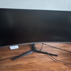 Samsung 34 in WQHD Ultra Wide 1440p Curved Screen Monitor