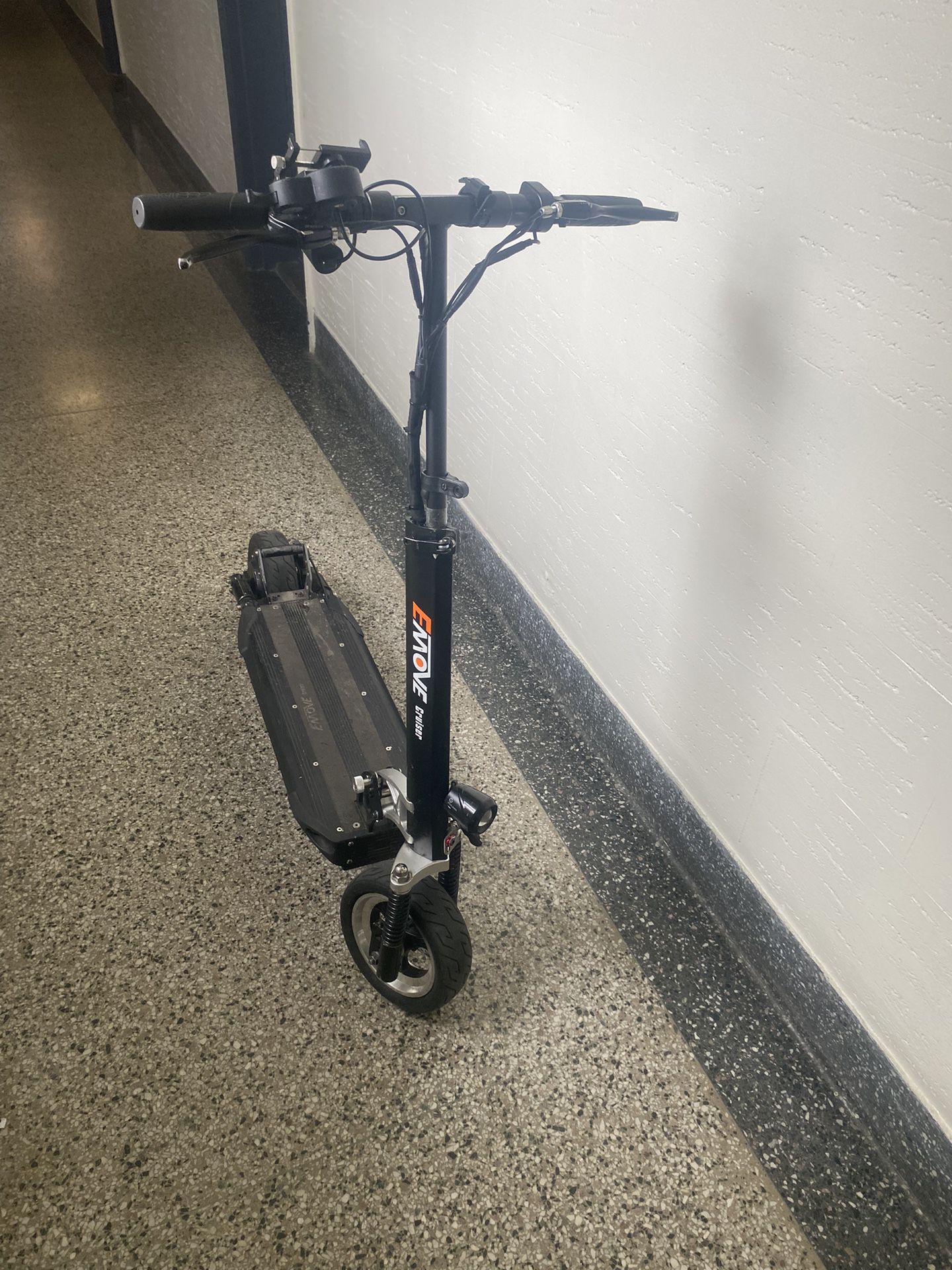 Electric scooter “Emove Cruiser”