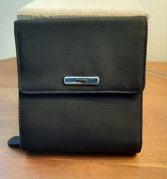 Liz Claiborne Clutch Wallet