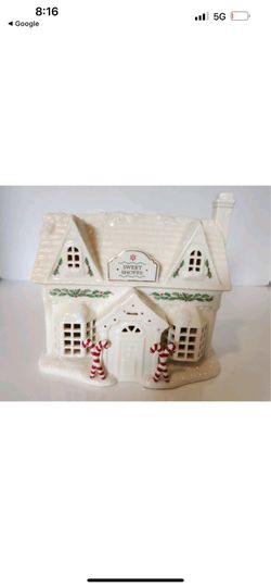 Lenox Holiday Village Lit Sweet Shoppe - new in the box