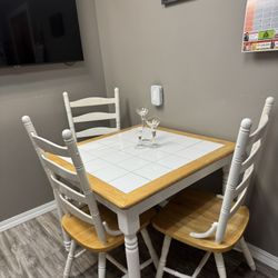 Kitchen Table/ dining table