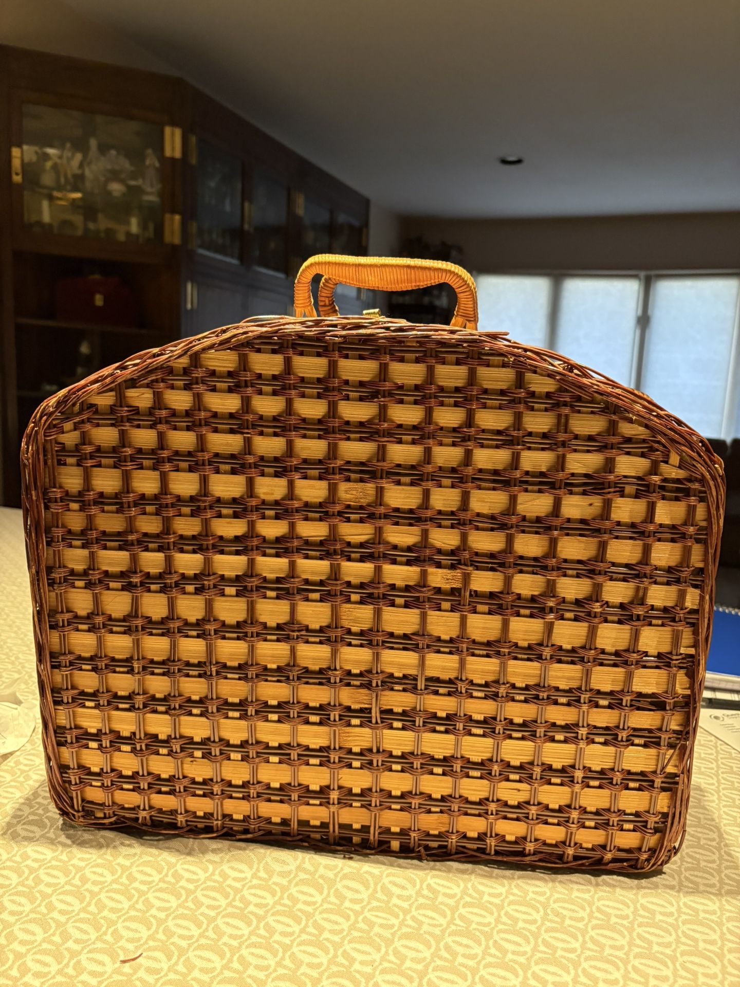 New Picnic Basket Vintage- Size. 18x15x8