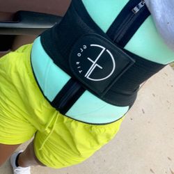 REMOVABLE STRAP WAIST TRAINER