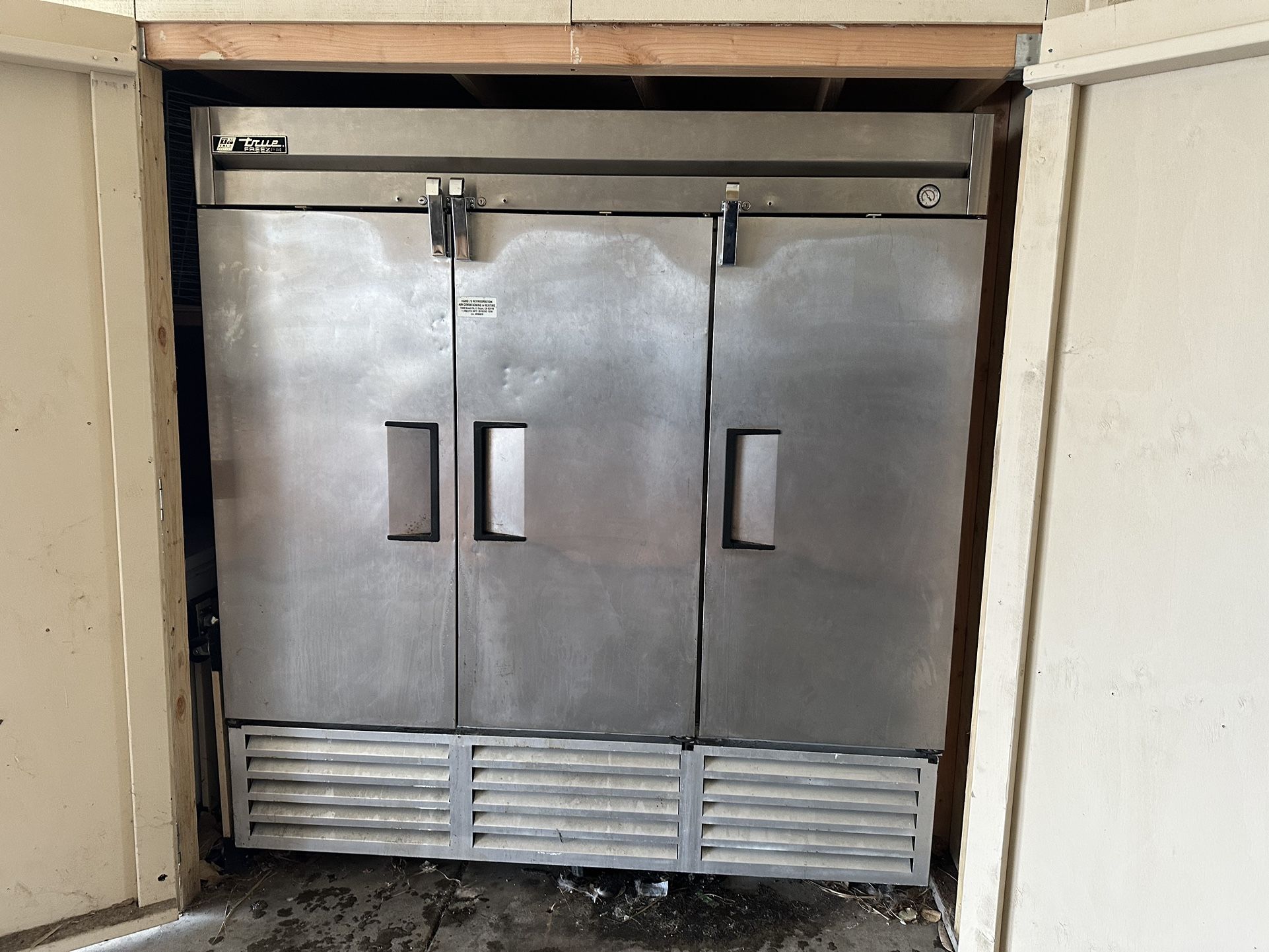 True Commercial 3 Door Freezer for Sale in San Diego, CA OfferUp