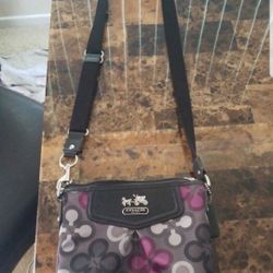 New Coach handbag great condition.