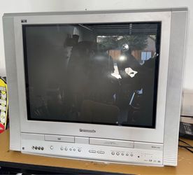 RARE Panasonic 27” Triple Play Gaming Flat CRT TV & VCR/DVD Combo PV-DF2704