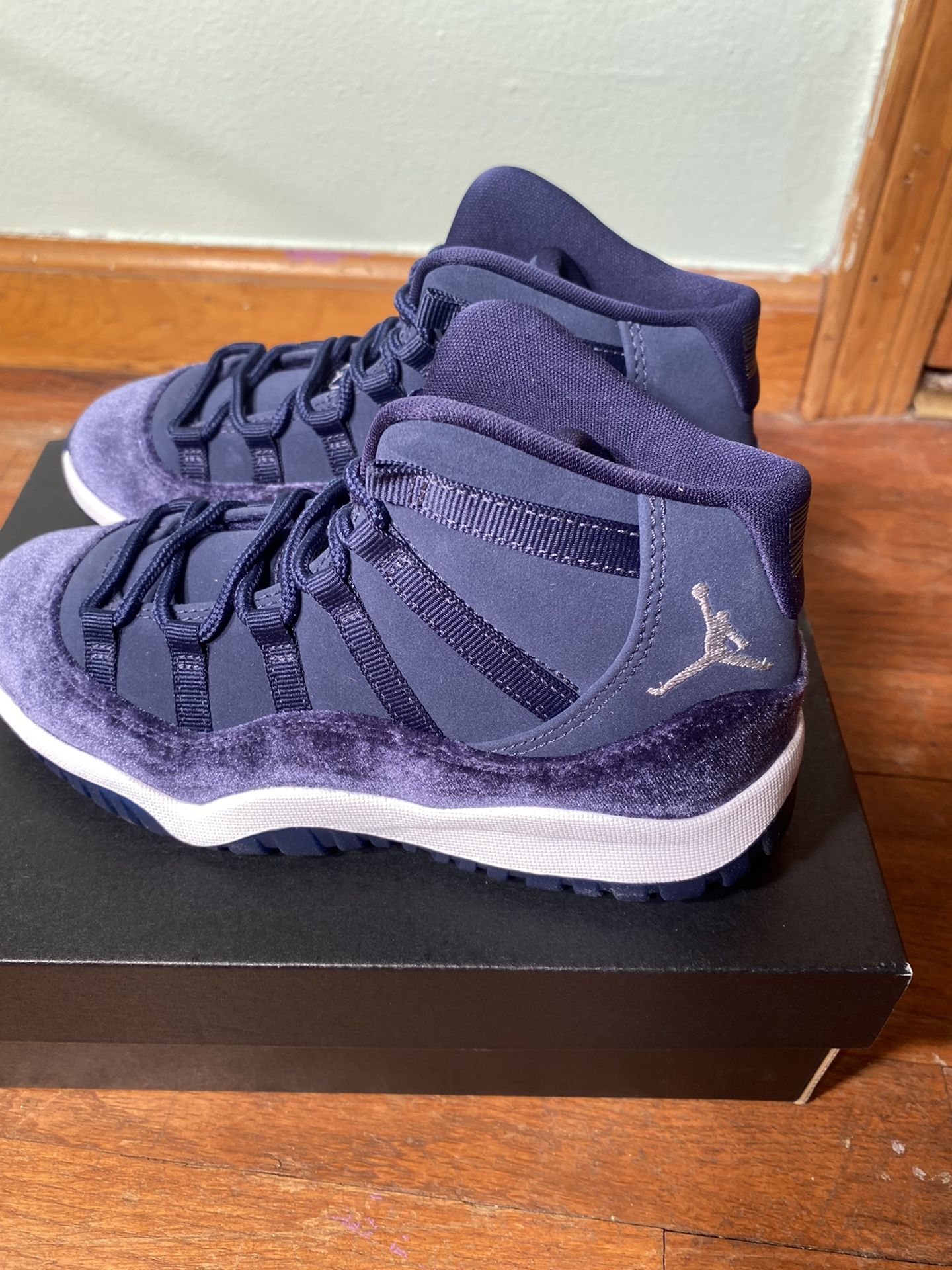 Jordan  11 Midnight Navy Size 8C