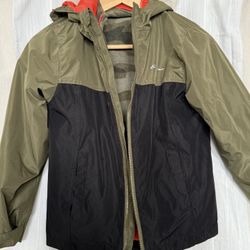 Eddie Bauer - Two in One Jacket- Green Olive/black Boys Size Small 7/8 - Removable Camo Fleece Sweater inside 