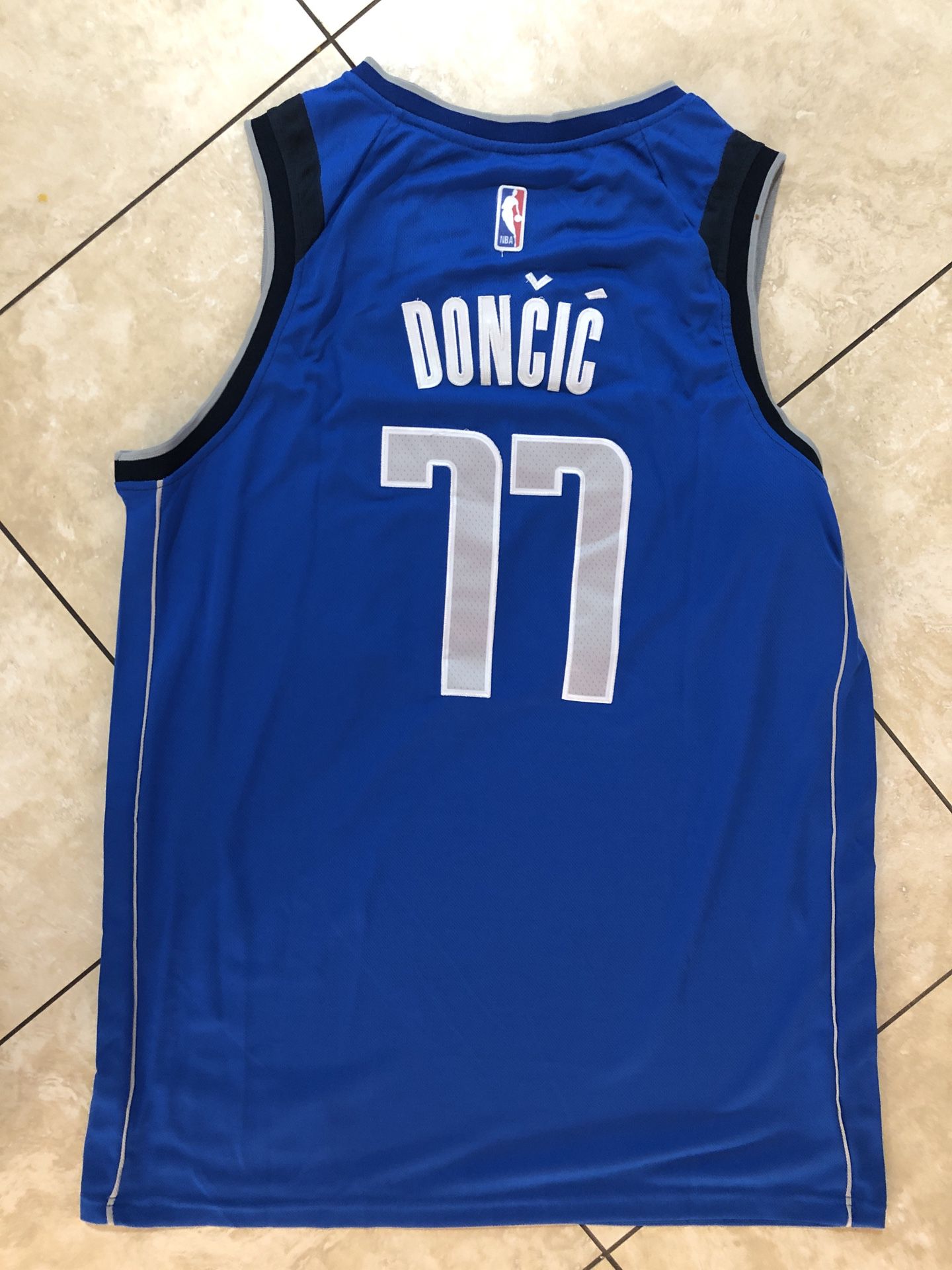Dallas Mavericks Luka Doncic Jersey for Sale in Indio, CA - OfferUp
