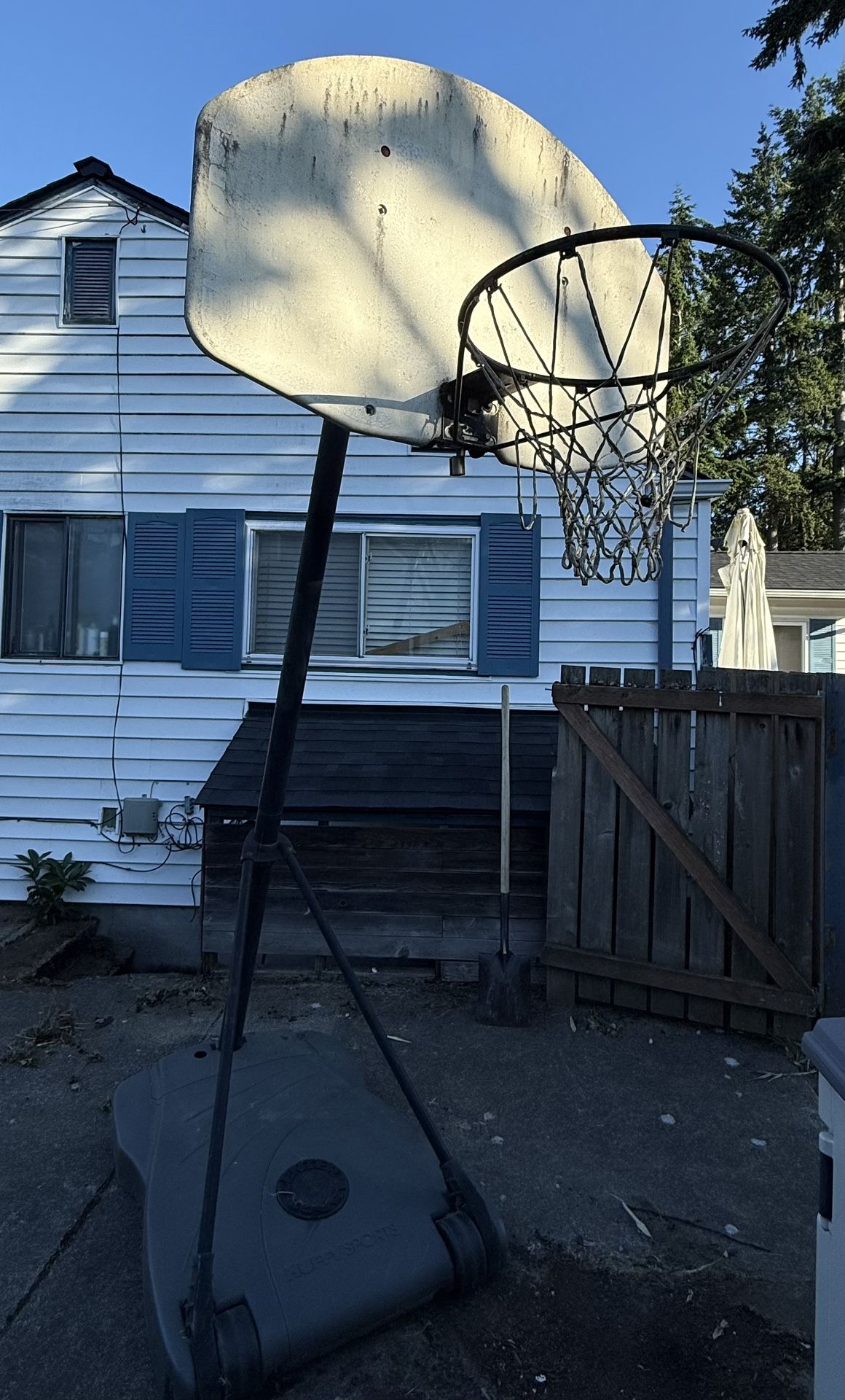 Free Basket Ball Hoop. 