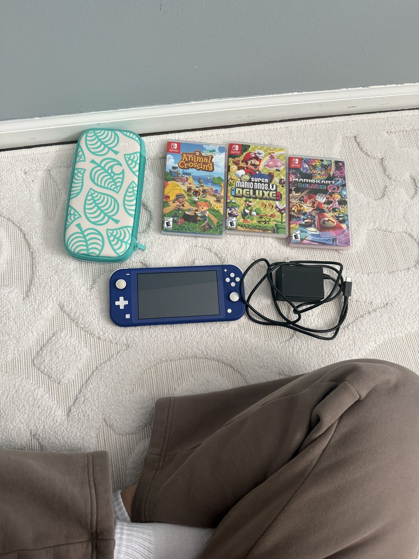Nintendo Switch in Blue with Game Collection\Case\Charger
