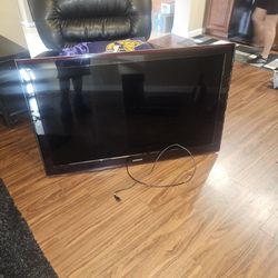 Samsung LN52A650A1F 52-inch 1080p LCD HDTV with wall mount