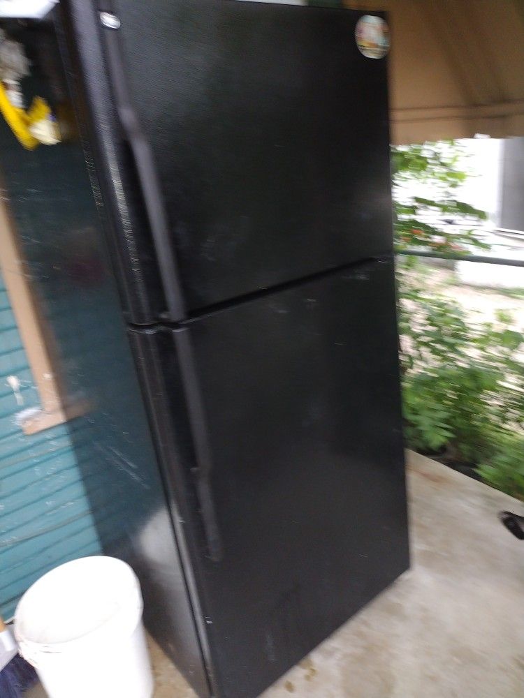 GE Refrigerator (Black)