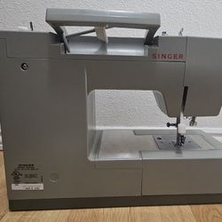 HEAVY DUTY SINGER SAWING Machine