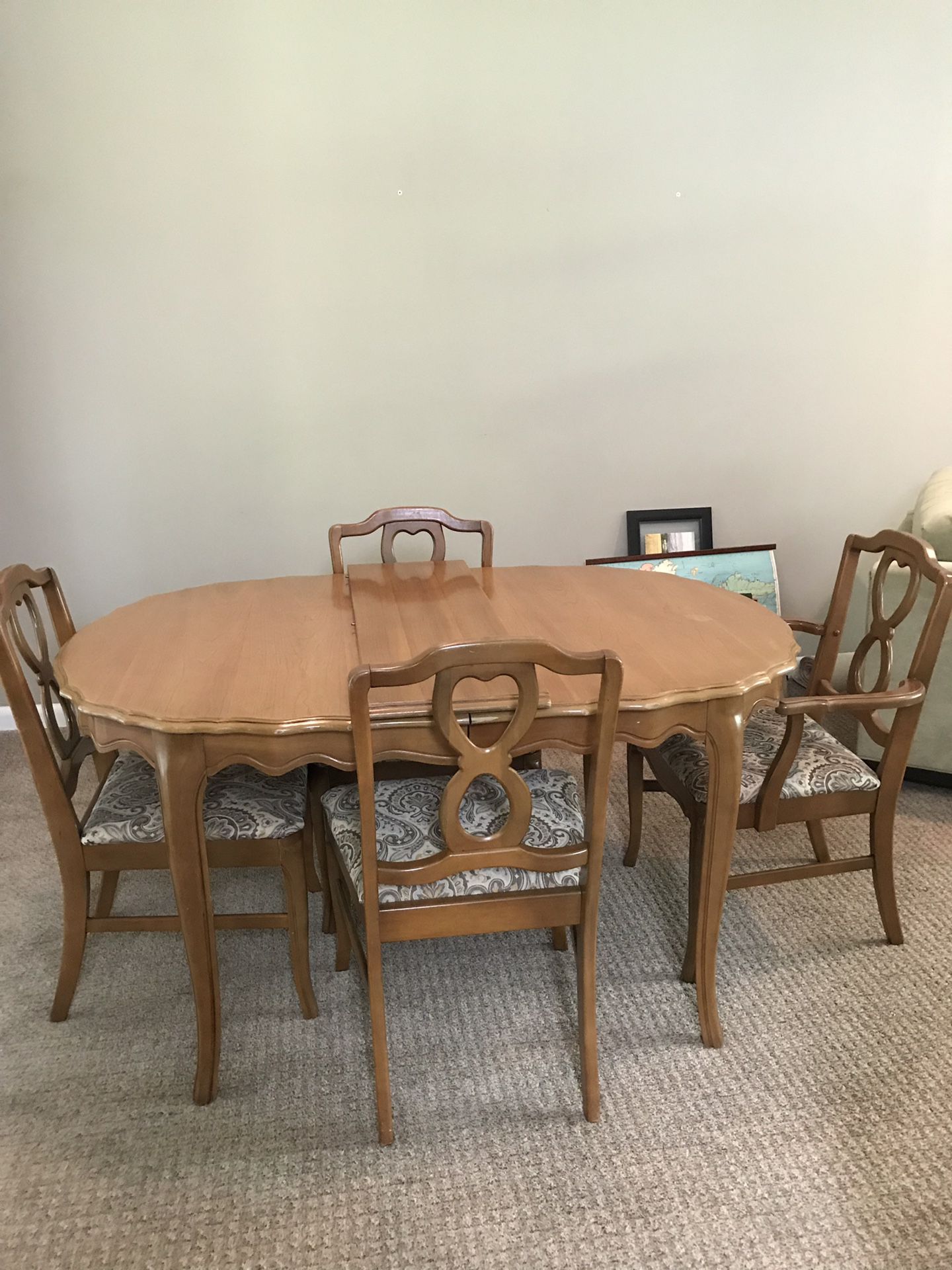Dining room table & 4 chairs