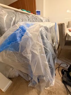 🛏️ BRAND NEW KING SIZE BOX SPRING SET – $220  Brand New! Never Used!  Selling a complete King Size Split Box Spring Set (2 Twin XL pieces).  ✅ 100% B