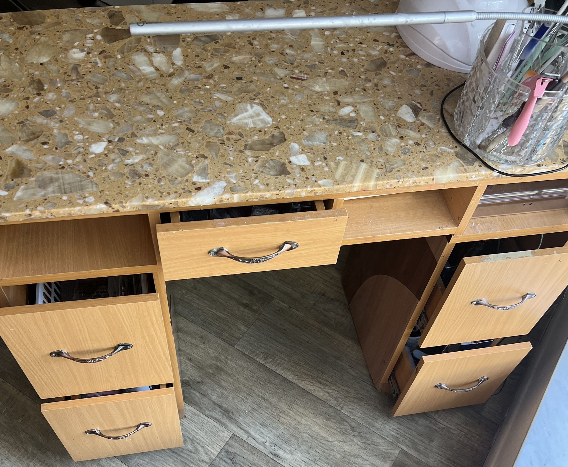 Nail table