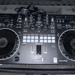 Pioneer DDJ-REV5 with ODYUSA Soft Carrying Case 