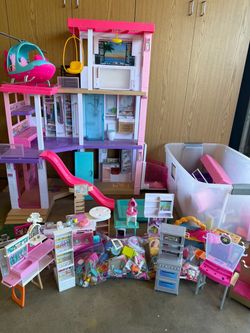 Barbie Dream House, Helicopter ** ALSO INCLUDES 116QT BUCKET OF BARBIE ACCESSORIES **