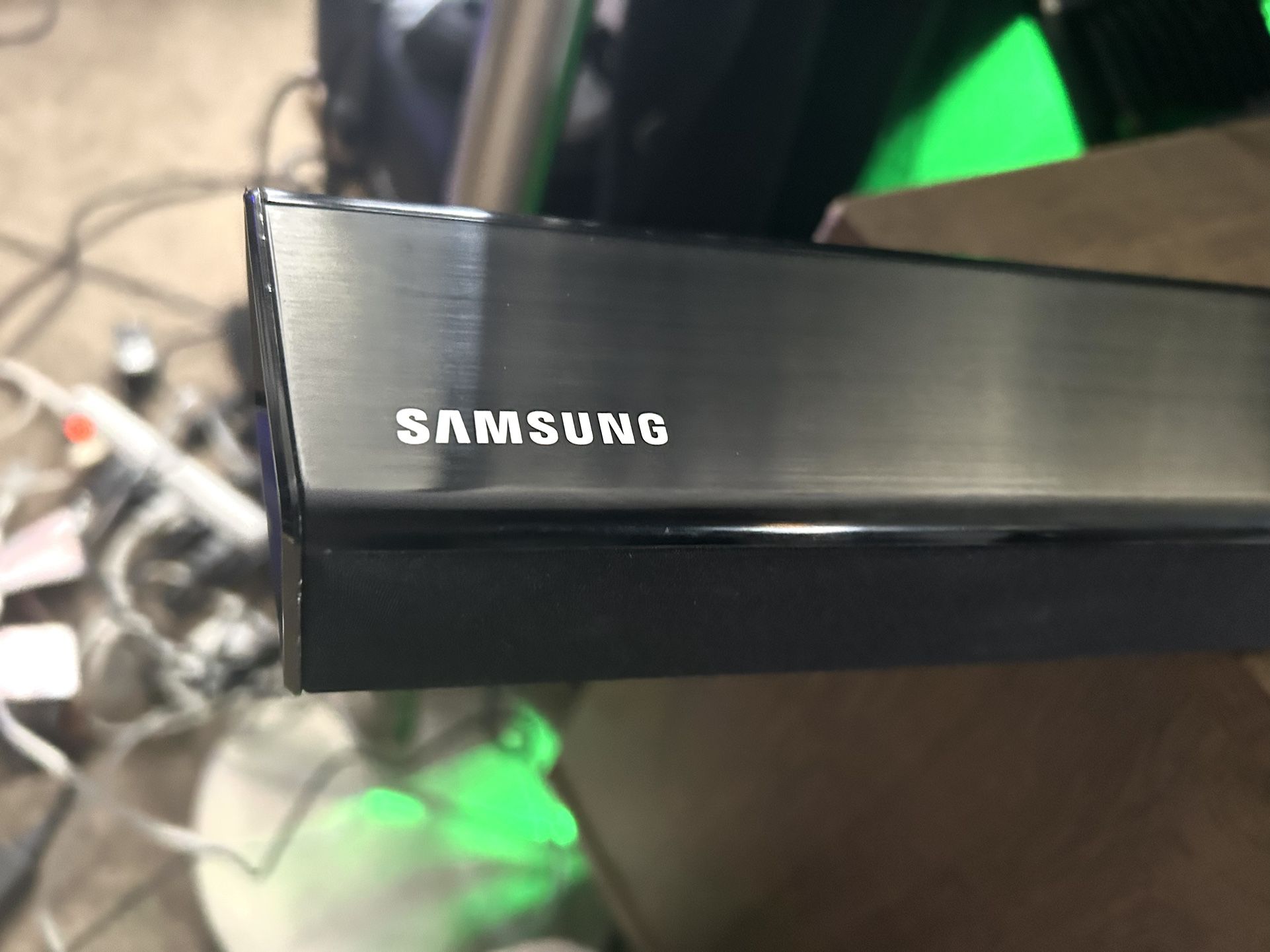 Samsung Soundbar with Bluetooth 