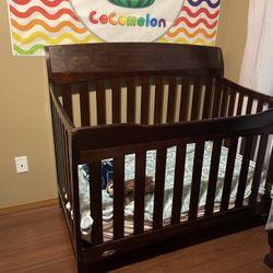 Convertible Crib & Changing Table 