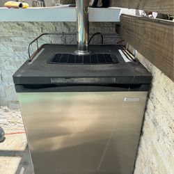 Insignia kegerator