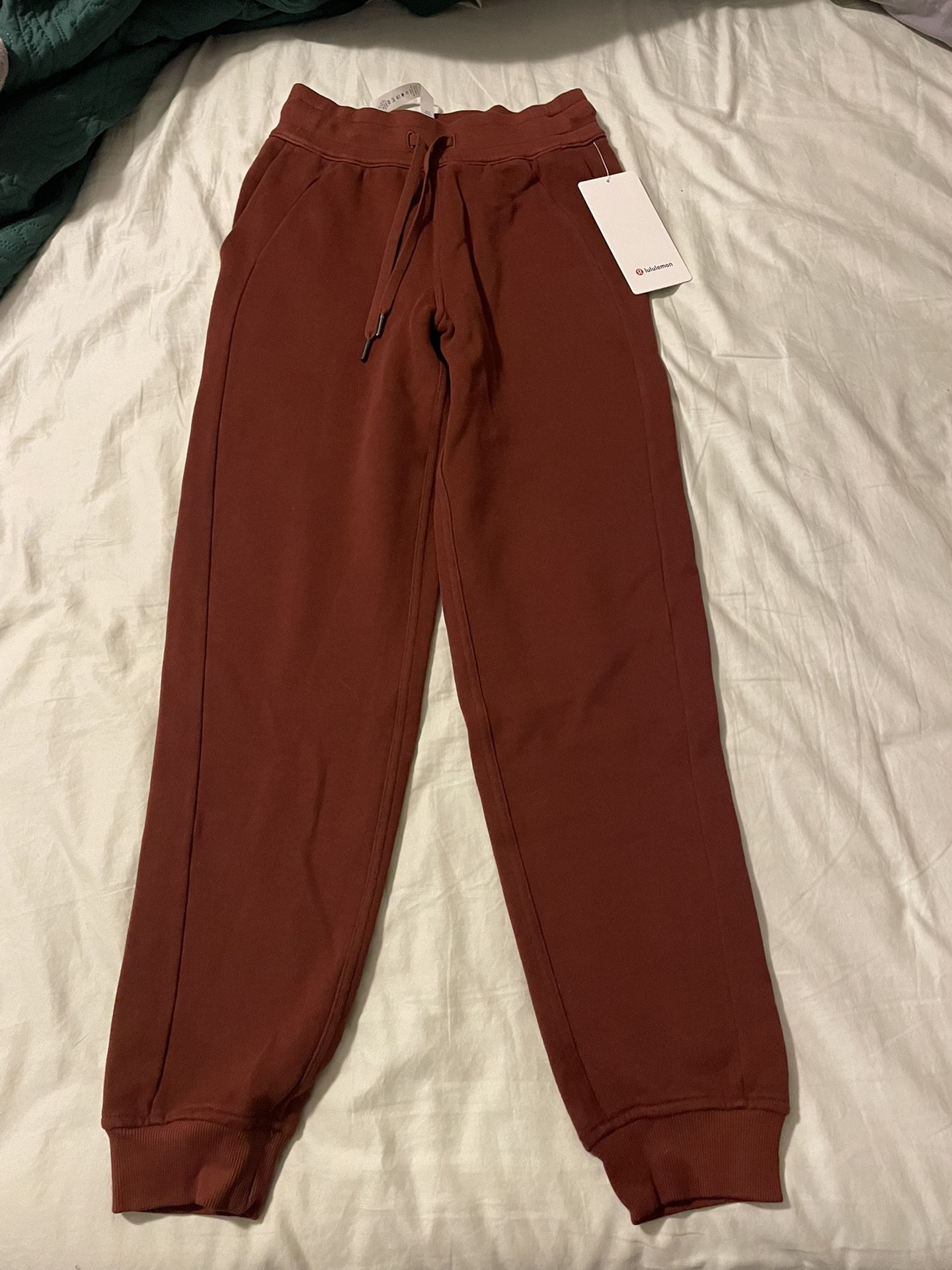 NWT Lululemon Scuba HR Jogger. Size 2.