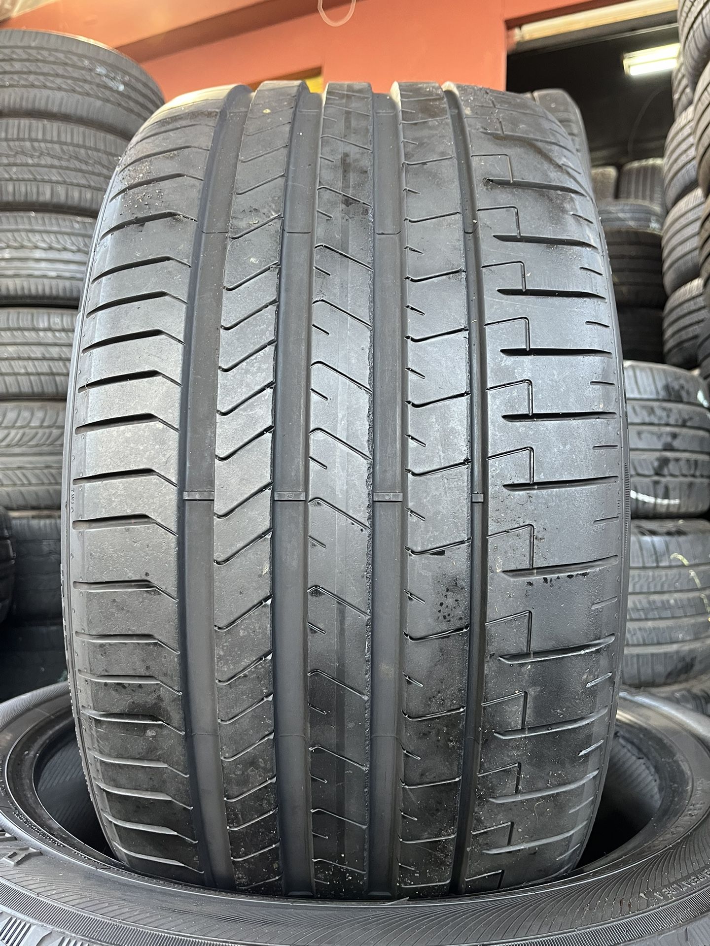 1 PIRELLI TIRE 285/30/22 FREE MOUNT AND BALANCE