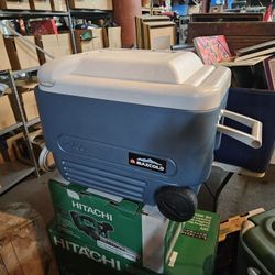 Igloo Maxcold Ice Cooler Chest W Wheels Camping Tailgating 