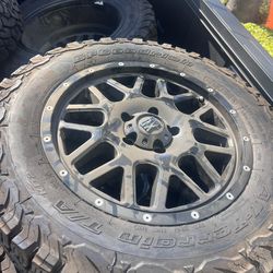 XD Series BFG 285/60R18 Wheels and tires