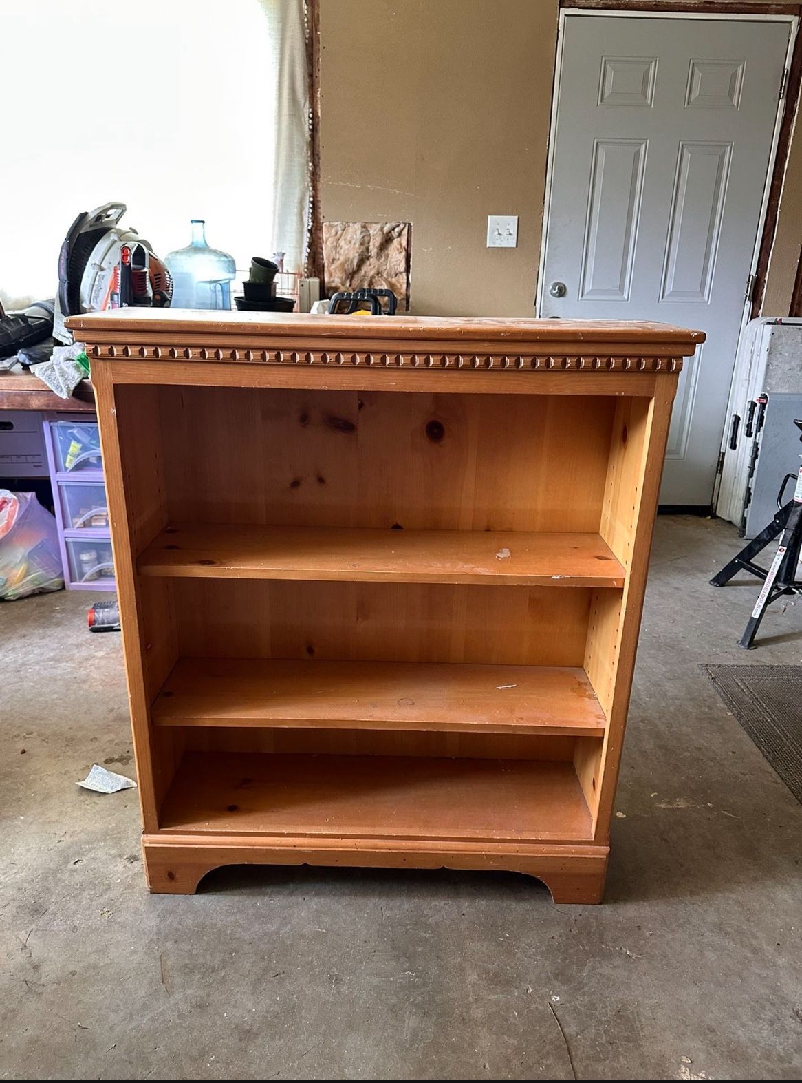 2 Bookshelves