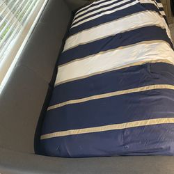 Twin size daybed with mattress