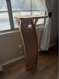 Like New Floor Standing Cat Window Perch with Scratching Ramp