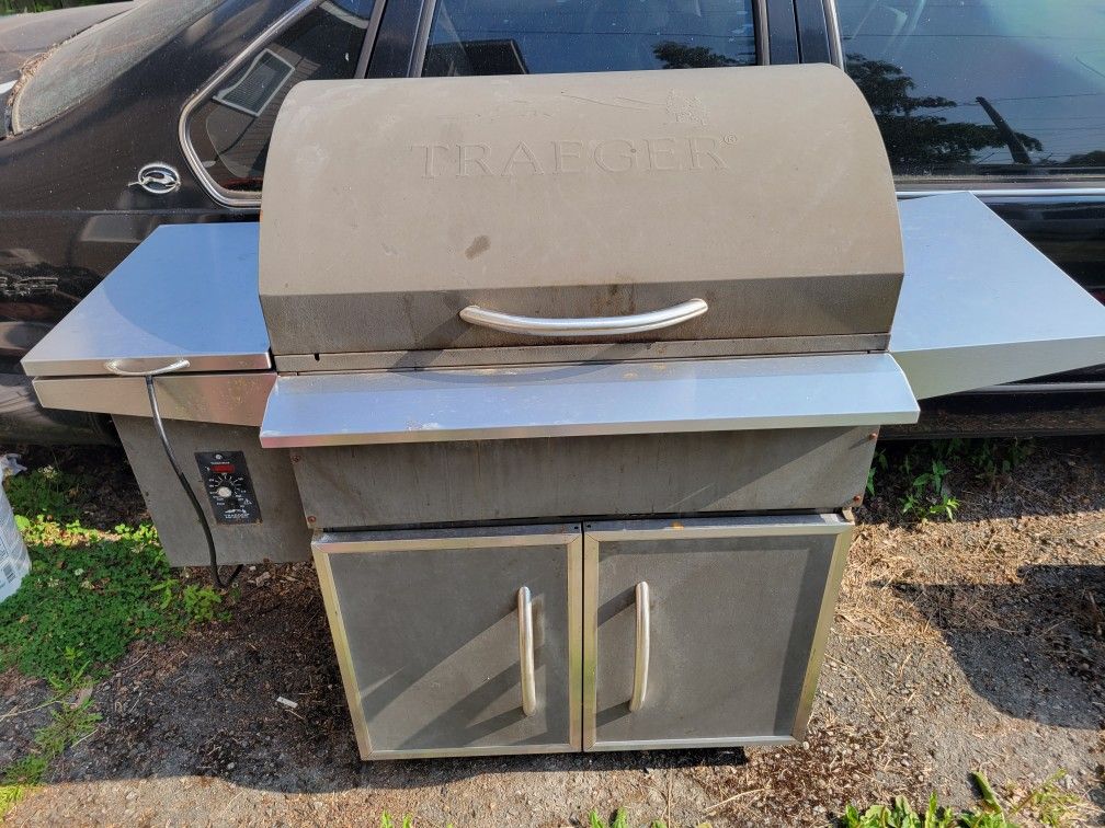 Traeger BBQ Grill Model TFS60LZC, Works GREAT!