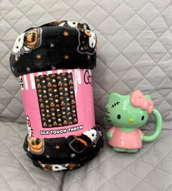 Hello Kitty Halloween Blanket and Frankie Mug Set