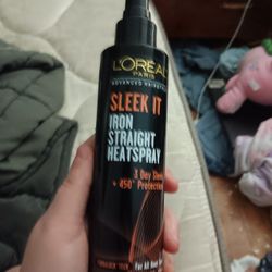 L'Oréal Sleek It Iron Straight Heat Spray – 5.7oz – 450° Heat Protection
