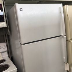 GE 16 Cu Ft Top And Bottim Fridge. 1 year Warranty 