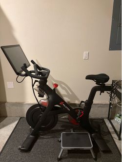 Peloton Bike-Excellent Condition-Includes-Mat & Stool