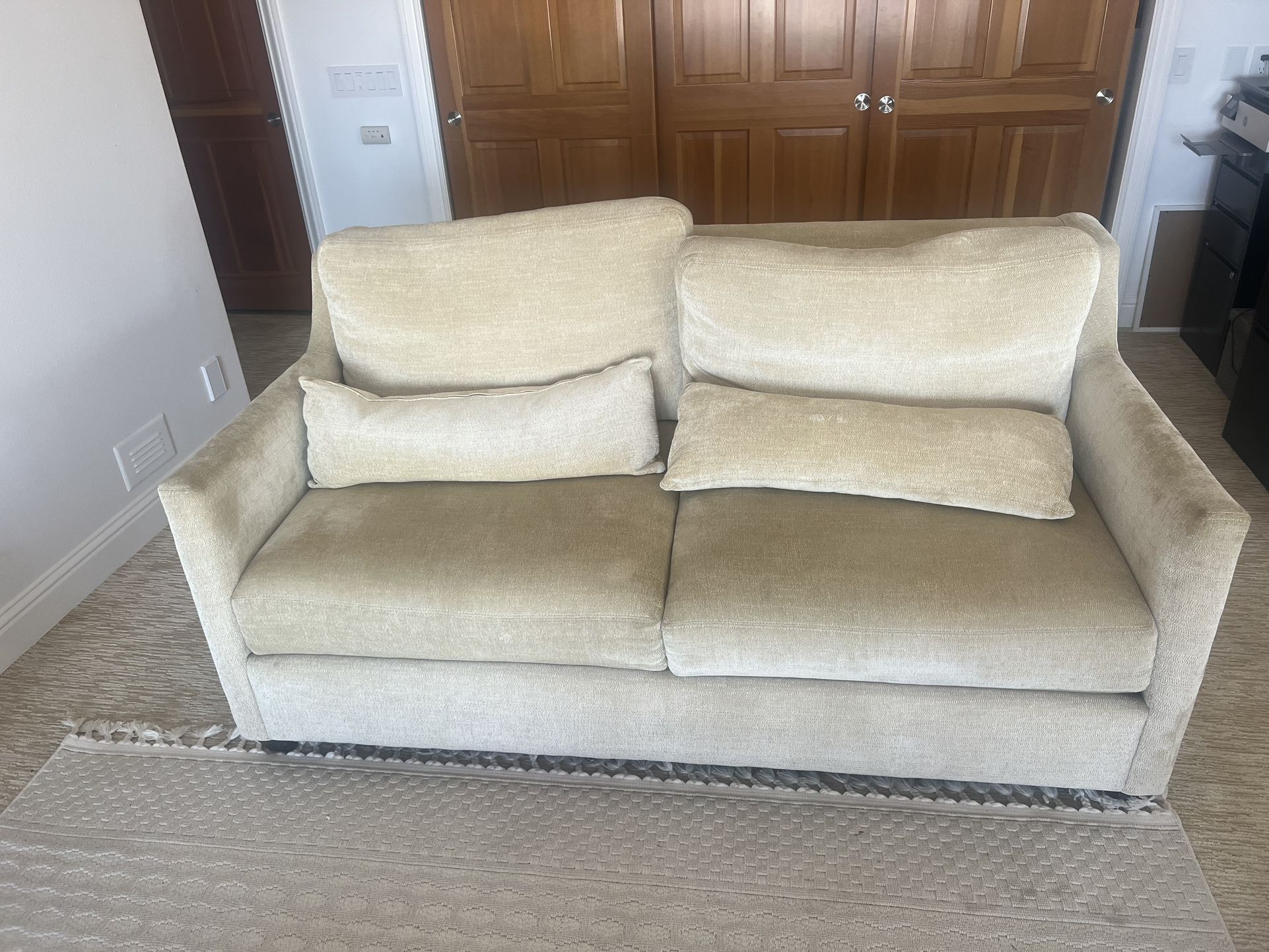 Beige Sleeper Sofa – Pull-Out Bed