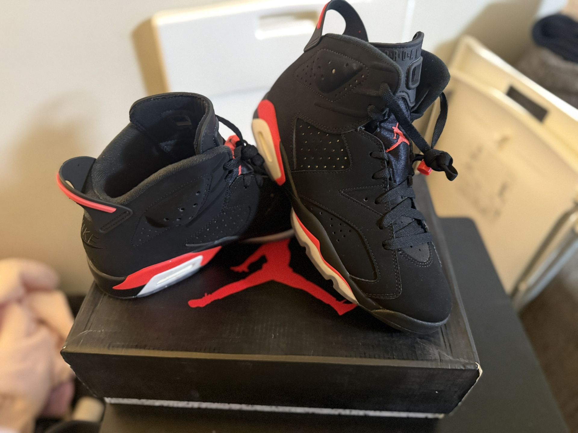 Air Jordan 6 Retro -Black/Infrared - 8.5 
