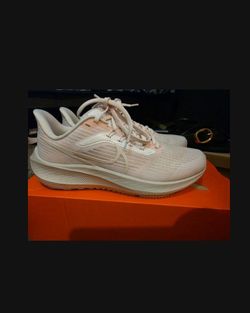 Womans NIKE