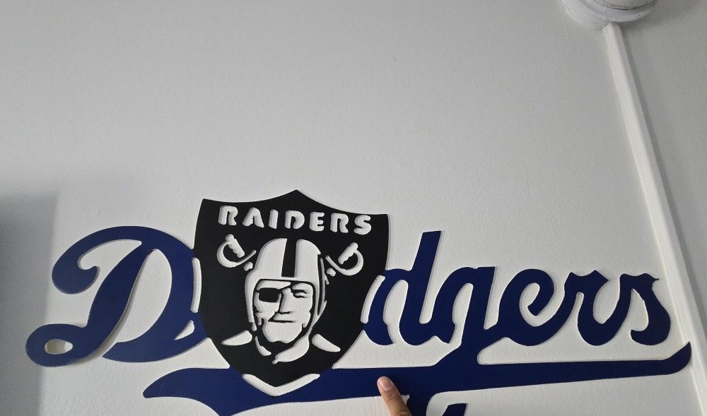 Dodger Raiders Sign 