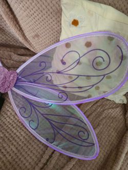 Halloween Fairy Wings Glowing Butterfly Fairy Costumes For Adult and kids 
Glowing butterfly wings, 48x60cm/18.9x23.6in. Lightweight organza. Adjustab
