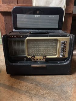 Zenith Trans-Oceanic Vintage Portable Radio