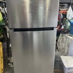 Vissani Refrigerator 