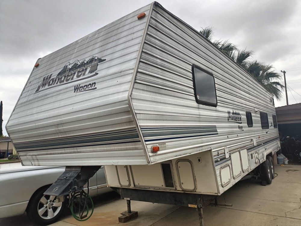 2002 Thor 35 ft Wonder wagon