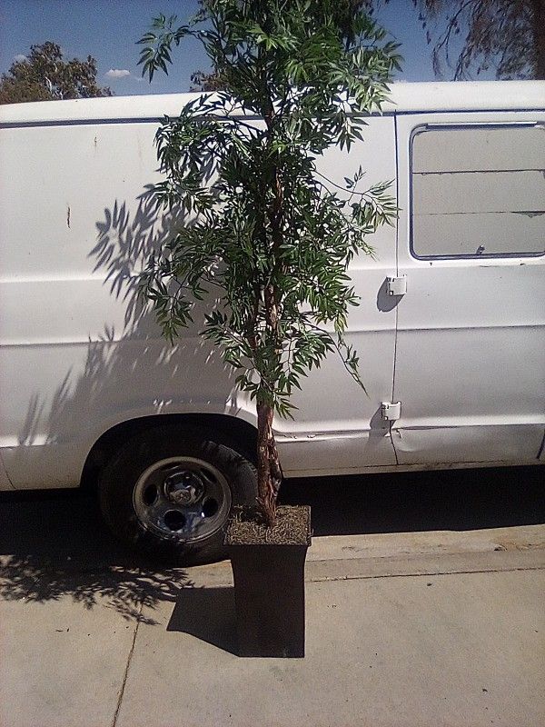 2 Artificial Fake Tree Plants