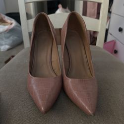 Closed Toe Pumps - Snakeskin Print 