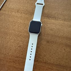 Apple Watch 8 (41 mm)